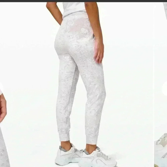 Lululemon Ready to Crush Jogger
Chrome - Picture 9 of 9